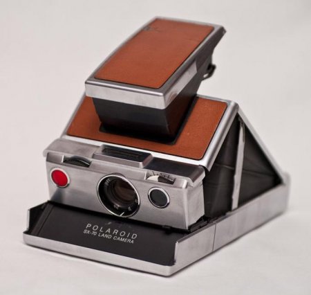  40-:   ,    Polaroid