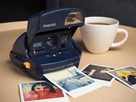  40-:   ,    Polaroid