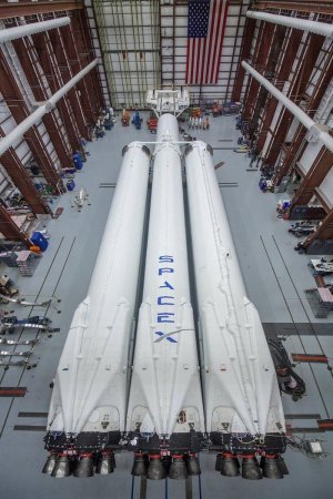  :   SpaceX Falcon Heavy   