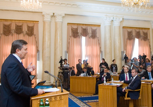 Янукович уволил одного из вице-премьеров