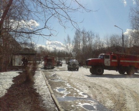 В Екатеринбурге в школе загорелись парты (ФОТО)