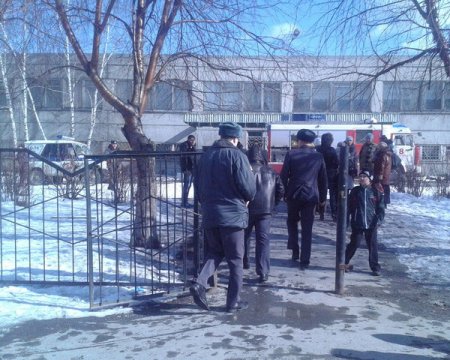 В Екатеринбурге в школе загорелись парты (ФОТО)