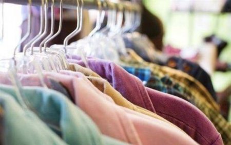 Крупные производители одежды приостанавливают поставки в Россию