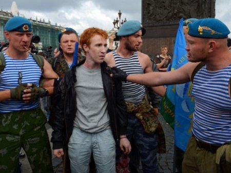 Может, не надо? Для чего нужен в Архангельске гей-парад в день ВДВ