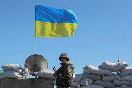 Украина вырыла на границе с Крымом окопы и отгородилась колючей проволокой