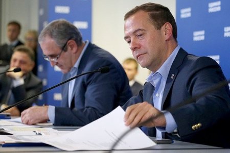 Сегодня у премьер-министра Дмитрия Медведева юбилей - ему исполняется 50 лет.