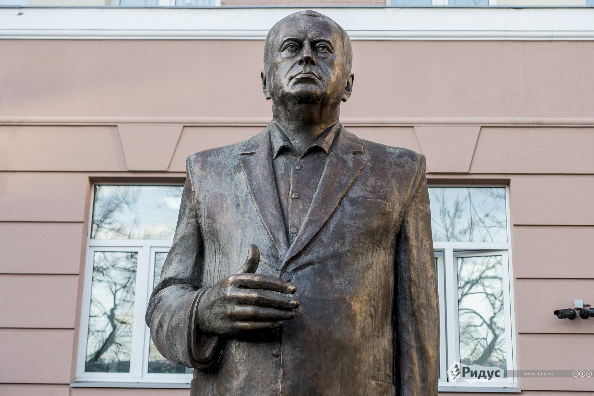 Памятник жириновскому в москве
