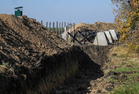 Украина начала строительство «стены» между РФ и Луганской областью