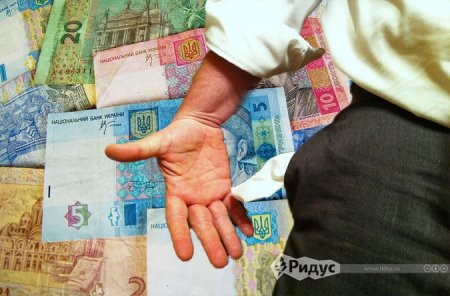 Россияне прощаются с долларом