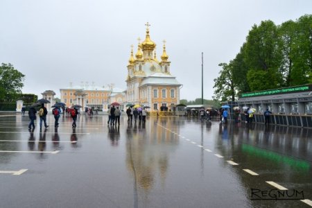 Фонтаны Петергофа и дождь: Фоторепортаж