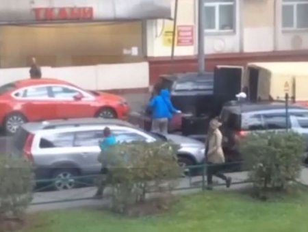 Налет на инкассаторов в Москве попал на видео