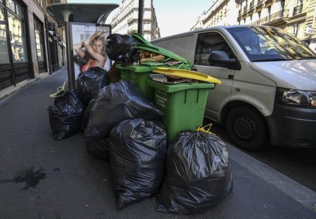 Пенсионер замерз насмерть возле мусорки в Москве