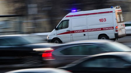 Три человека пострадали в ДТП со скорой на западе Москвы
