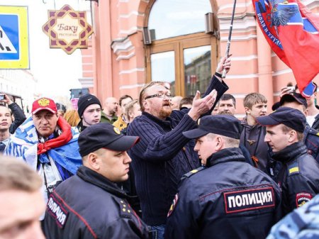 Комиссия Госдумы по этике признала действия Милонова на первомайском шествии в Петербурге недопустимыми