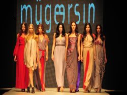 Ангелы Victoria’s Secret выступили на Dosso Dossi Fashion Show в Турции
