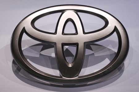  Toyota Motor     Tesla   