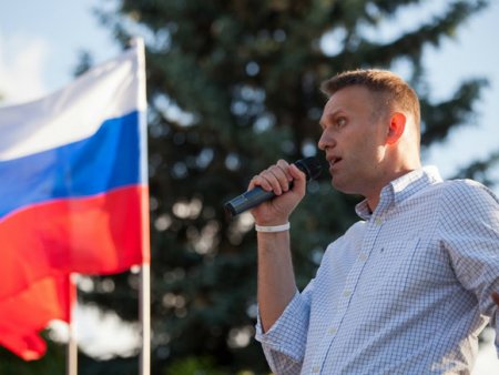 Задержанным волонтерам Навального в Новосибирске вменяют «неповиновение полиции»