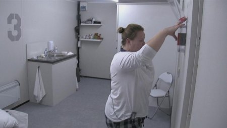Добровольцы провели пять дней в камерах без интернета и чуть не свихнулись Добровольцы провели пять дней в камерах без интернета и чуть не свихнулись