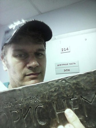 В Москве с дома, где жил Немцов, пропала мемориальная табличка, установленная жителями