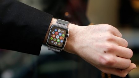 C   Apple Watch   