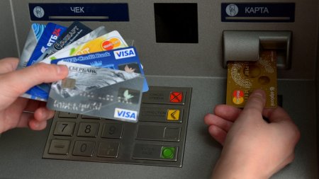 Как избежать больших долгов при использовании банковской карты