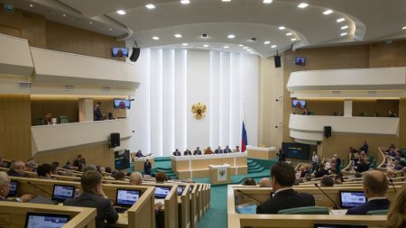 Совет Федерации принял закон о СМИ-иноагентах