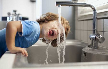 Ученые выяснили, как водопроводная вода влияет на детские зубы