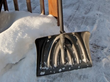 В уборке снега в Подмосковье задействованы более 6 тыс. коммунальщиков