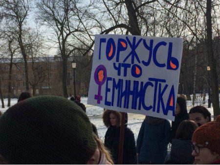 Феминистки вышли на митинг в Петербурге против нарушения прав женщин (фото)