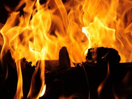 При пожаре в частном доме во Владивостоке погибли четыре человека