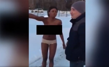 Появилось видео с голыми темнокожими проститутками на морозе