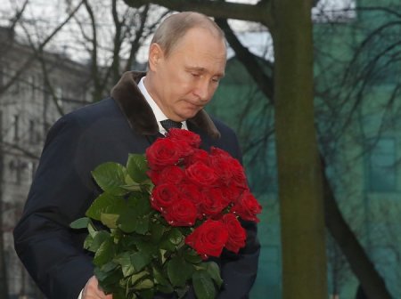 Путин возложил цветы в Кемерово в память о жертвах пожара