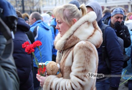 «Кемерово! Мы с тобой!»: Москва скорбит о погибших в ТЦ «Зимняя вишня»