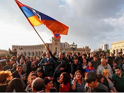 Армянский майдан победил: С кем остается Россия