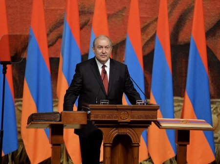 Президент Саркисян принял отставку правительства Армении