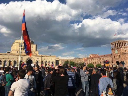 Лидер оппозиции Армении призвал сторонников к новым акциям неповиновения