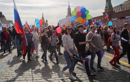 Фоторепортаж: как Москва встретила День весны и труда