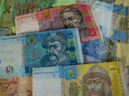 Размер средней зарплаты на Украине приблизился к $320