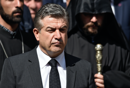 Врио премьера Армении Карапетян подал в отставку