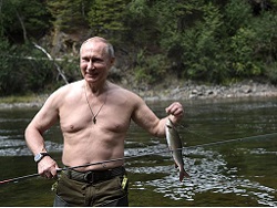 Путин прокомментировал свои фото с голым торсом
