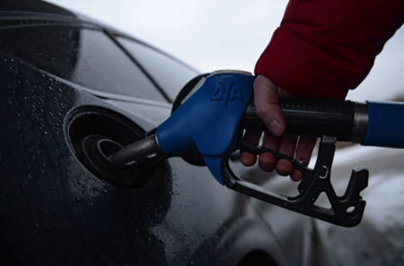 Росстат зафиксировал замедление роста цен на бензин в России
