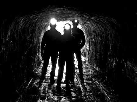 На шахте в ДНР после обрушения кровли ведутся поиски горняков