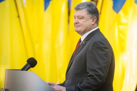 Порошенко подписал закон о введении военного положения на Украине на 30 дней