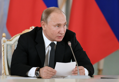 Путин призвал вернуться к теме о зарплатах деятелей культуры на Дальнем Востоке