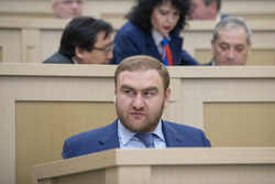 Сенатор Арашуков начал есть в СИЗО