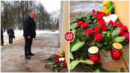 Стихийный мемориал появился у ДК в Ярцево, где занимались погибшие дети