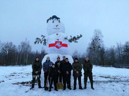 Самый большой свидомый снеговик из Белоруссии