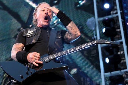Metallica по-русски исполнила на концерте в Москве песню «Группа крови»
