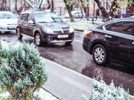 Москвичей просят отказаться от поездок на личном авто из-за снега и «ледяного» дождя