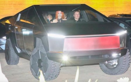 :      Tesla Cybertruck   -